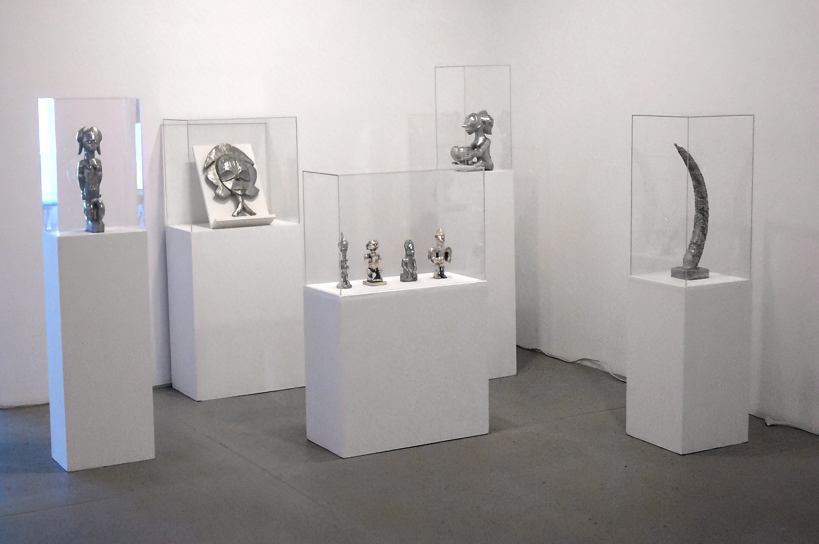 installation view of the Robert Watts exhibition