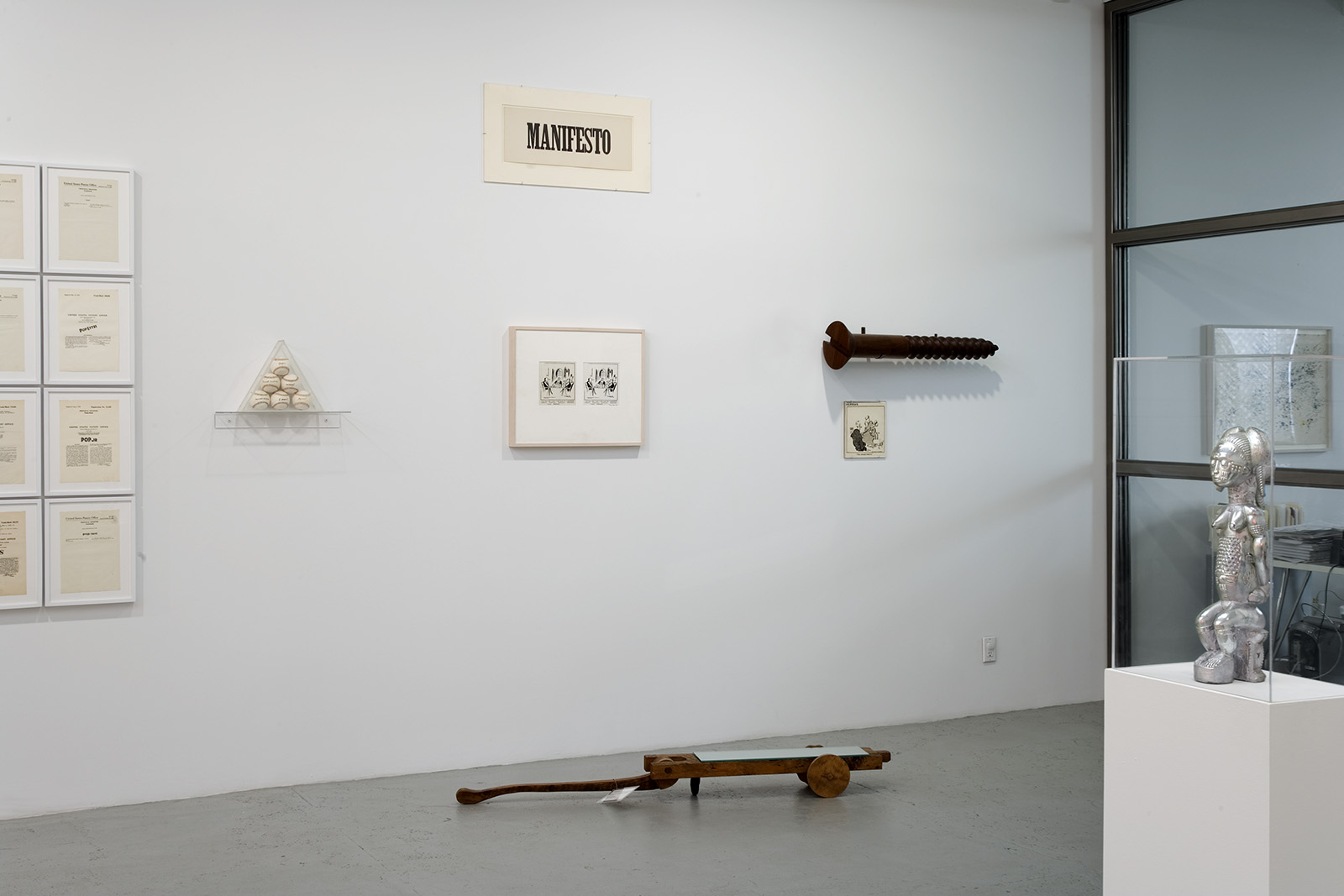 installation view of the Robert Watts exhibition